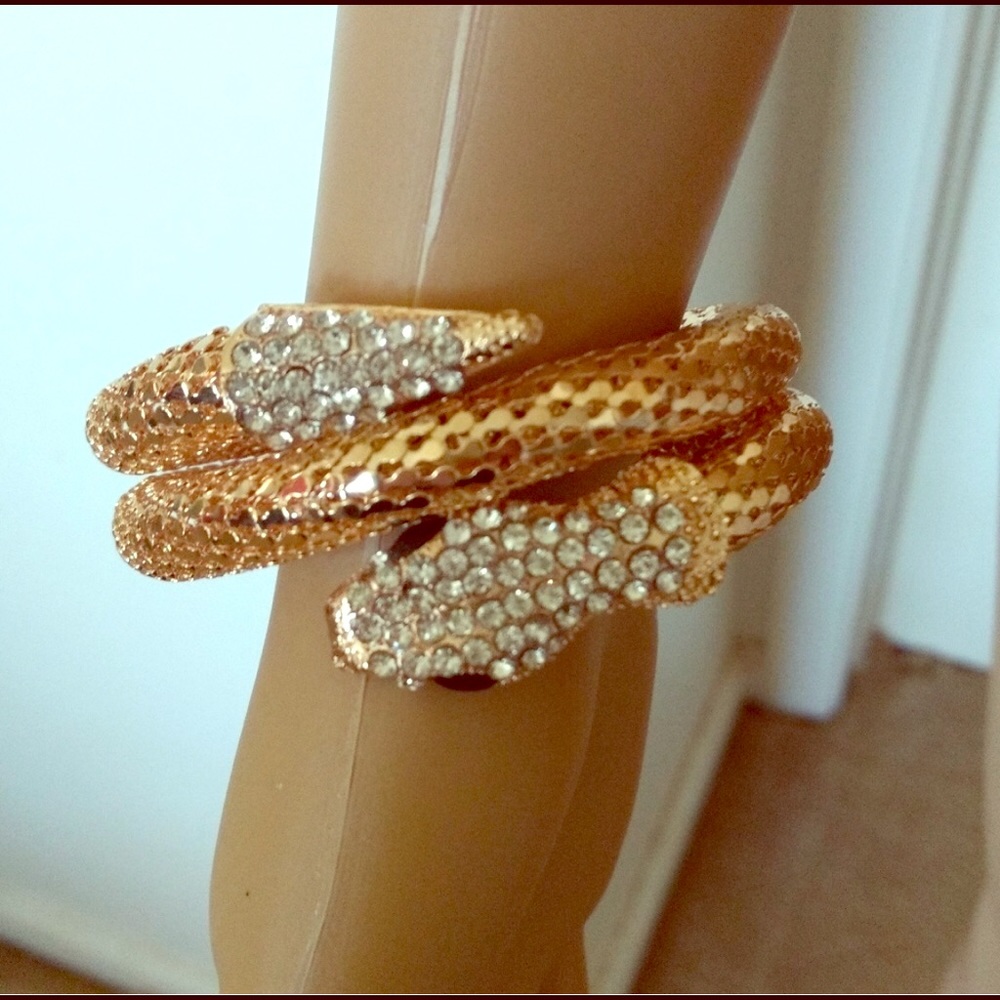 🐍 Gold Tone Stretchable Snake Bracelet🐍